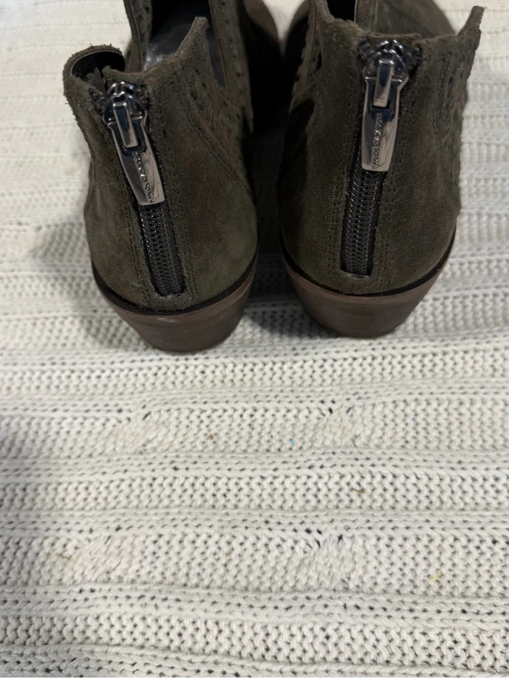 Vince Camuto olive green